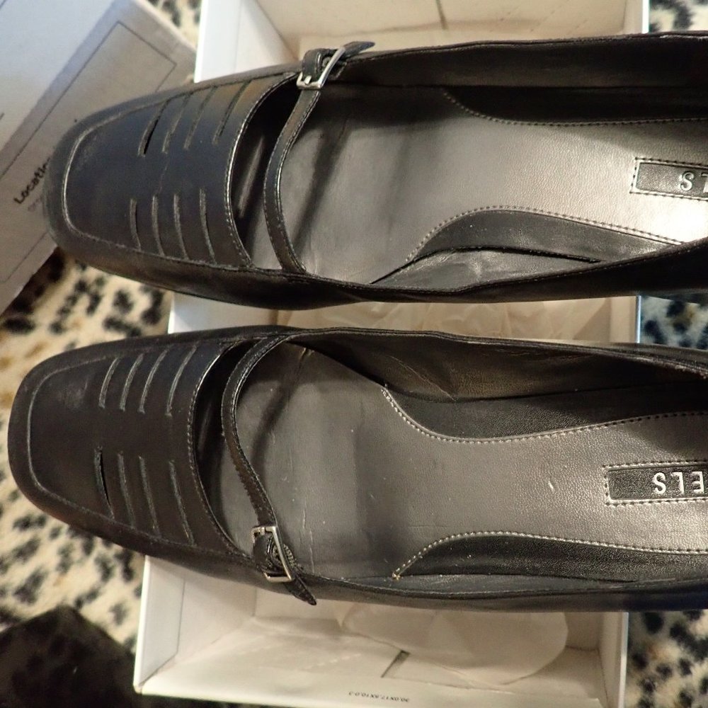 Nichels Black womans work style low heel - new - 10